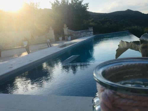 Noto Apartment | Villa Meriem: Oceanfront Escape with Pool and Top Ratings