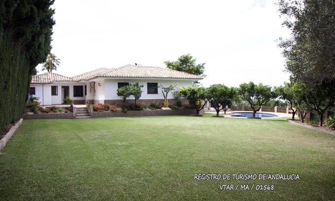 Mijas House | Villa Mi Rincon: Pool, Tennis Court & Oceanfront Bliss