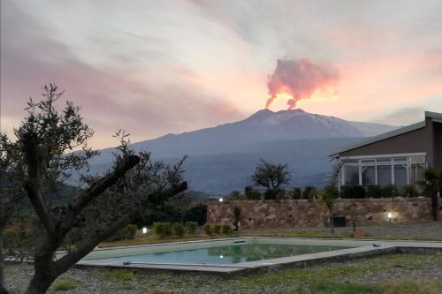 Calatabiano Villa | Villa Mida: Oceanfront Retreat with Unmatched Guest Rating