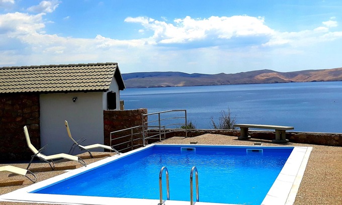 Cesarica Apartment | Villa Mihaela: Beachfront Apartment with Ocean View & Pool