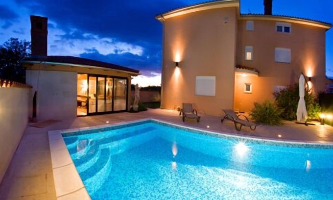 Fazana Apartment | Villa Mihaela: Explore Biking Tours with Ocean Views