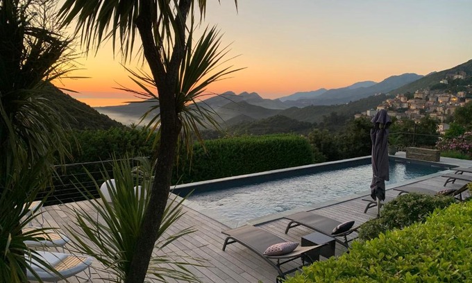 Oletta House | Unforgettable Villa Milanu with Oceanfront Pool & Hot Tub