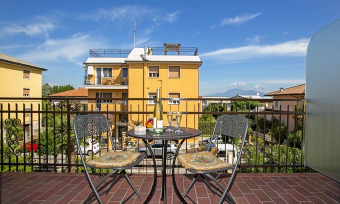 Desenzano del Garda Apartment | Discover Villa Mimosa: Oceanfront Comfort in Desenzano