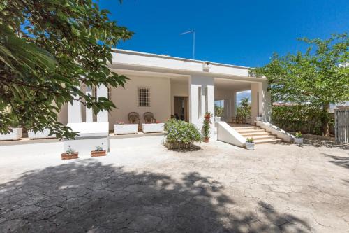 Campomarino di Maruggio House | Inviting Villa Minerva for Family-Friendly Getaways