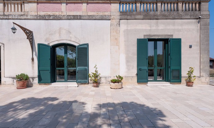 Arnesano Villa | Cozy Villa Minioti Double Apartment with Shared Terrace & Wi-Fi