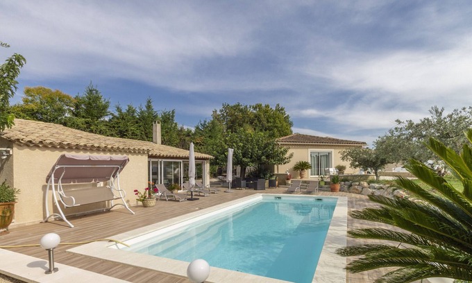 Noves Villa | Villa Mireillo: Guest Rated 10/10 with Private Pool Retreat