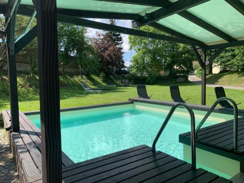 Regensburg Apartment | Villa mit Pool und Grillplatz in Regensburg
