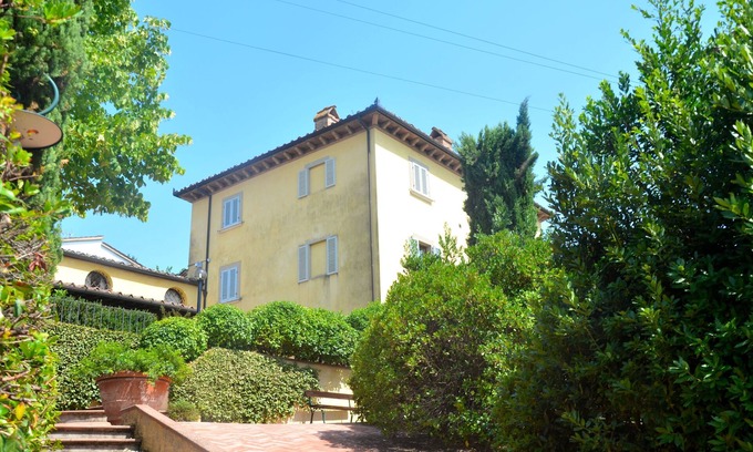 Poggibonsi House | Discover Villa Mocarello - The Cypress with Free Breakfast