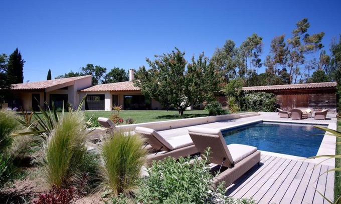 Rognes Villa | Modern Architectural Villa with Pool for Family Getaways