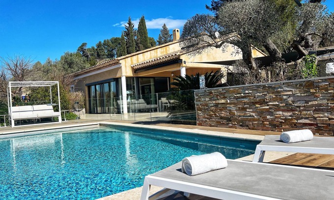 Le Castellet Villa | Villa Moderne: Heated Pool & Ocean Views Near Bandol