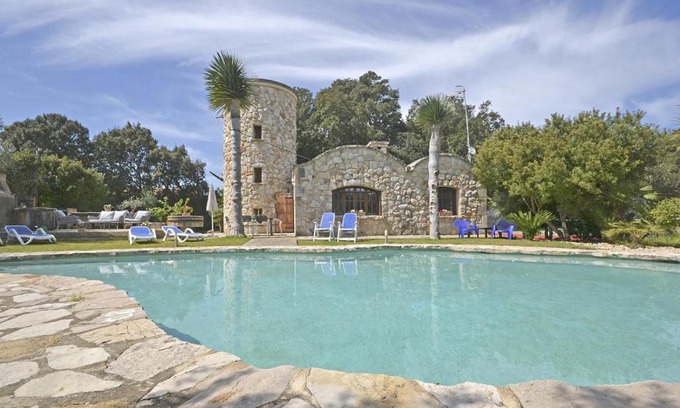 Buger House | Discover Villa Moli: A 4-Star Child-Friendly Retreat