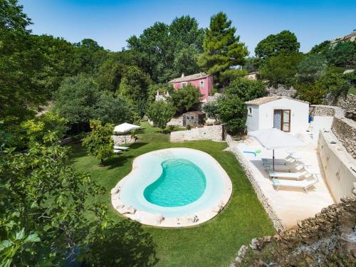 Palazzolo Acreide Villa | Villa Molinum: Family-Friendly Retreat with Pool Access