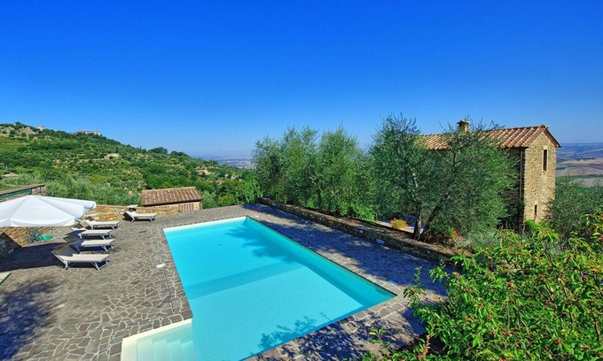 Montalcino Villa | Villa Montalcino: Family-Friendly Getaway in Tuscany