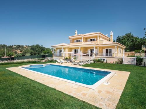 Pata de Cima Villa | Relaxing Villa Monte Sol with Pool & Child-Friendly Amenities