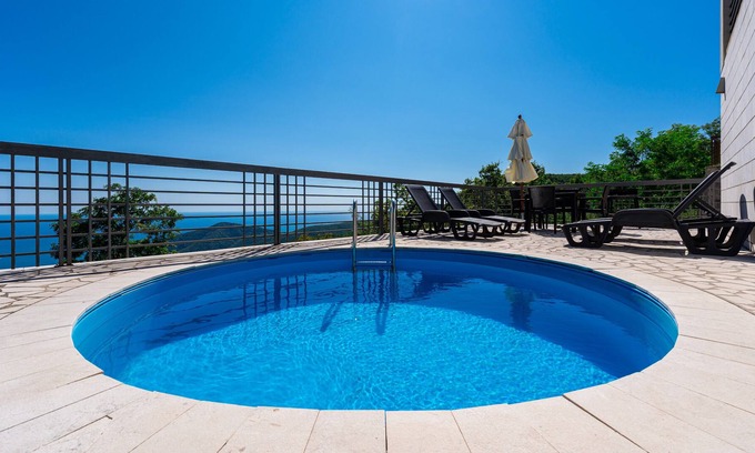 Lapcici Villa | Villa Montehill 2: Family-Friendly Retreat with Private Pool