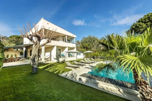 Sainte-Maxime City Centre Villa | Villa Montfleuri: Ocean View Retreat with Pool & 10/10 Rating