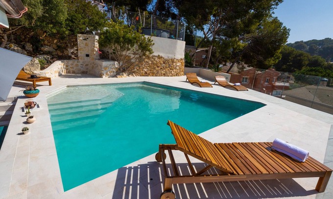 Tamarit Villa | Relaxing Family Retreat at Mora Villa with Amazing Pool