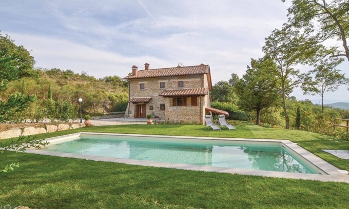 Pieve Santo Stefano Villa | Villa Morgana: Idyllic Villa with Pool in Tuscan Hills