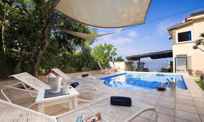 Schiazzano Villa | Villa Mouna: Relax by Your Private Pool and Spa Retreat