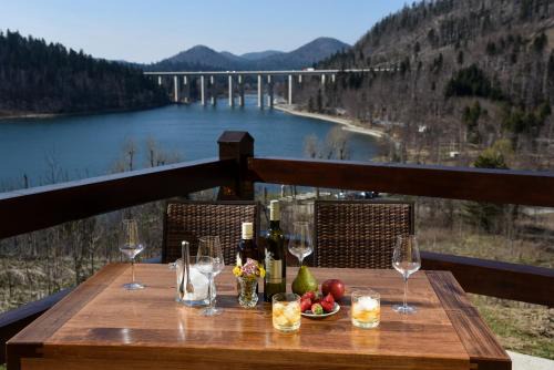 Fuzine Apartment | Villa MOYA: Family-Friendly Haven with Hot Tub & 10/10 Rating