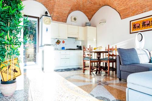 Pian Rosso-costa Apartment | Oceanfront Villa Musso: Family-Friendly & Pet Friendly Stay