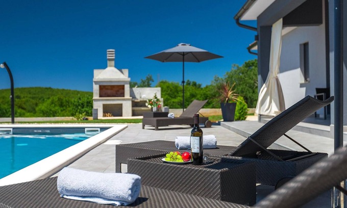 Krmed House | Villa My Ivana: Your Ideal Retreat with Pool & Spa Access