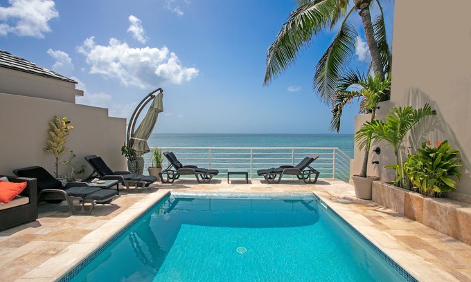 Beacon Hill House | Beachfront Villa with Pool - Ideal for Family Getaways
