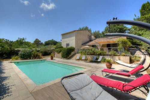 Neoules Villa | Experience Bliss at Maison Villa: Oceanfront & Pet-Friendly
