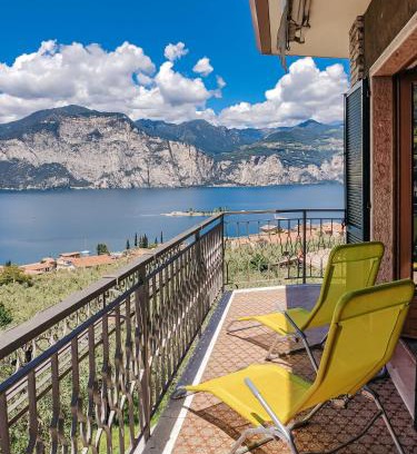 Assenza House | Villa Nadya: Pet-Friendly Escape with Restaurant Dining