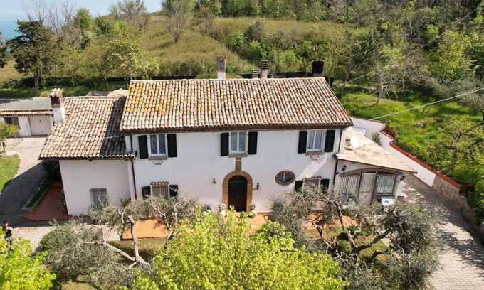 Pesaro Villa | Villa Napoleon: a unique view of the sea from Mount San Bartolo. Pesaro