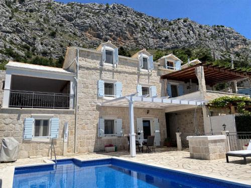 Jesenice Villa | Experience Villa Nareste: Oceanfront Bliss with Pool Access