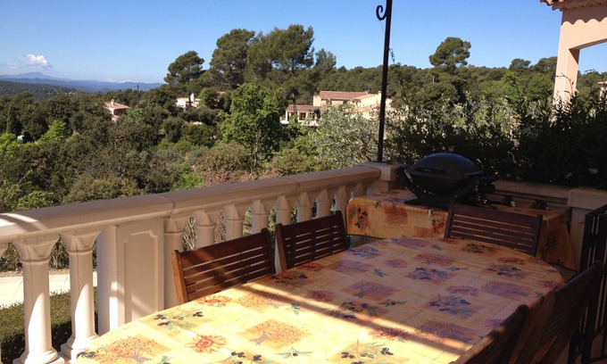 Lorgues Apartment | Family-Friendly Villa Nassalia with Pool & Breakfast