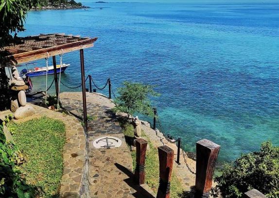 Nosy Komba Villa | Villa Nautilus: 4-Star Oceanfront Haven with Pool Access