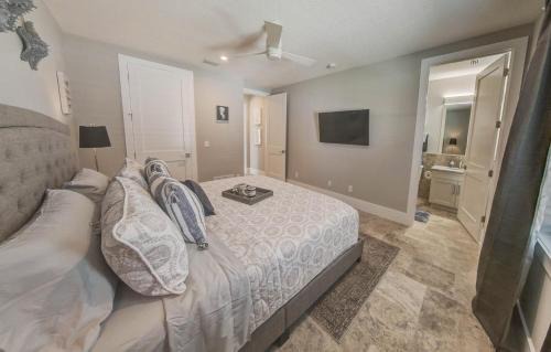 Marineland Acres House | Villa Nautilus: Poolside Retreat Steps from the Beach