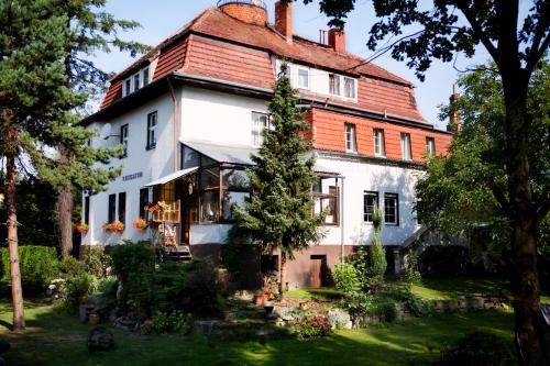 Nysa Bed & Breakfast | Discover Villa Navigator: Pet-Friendly & Family Welcoming Stay