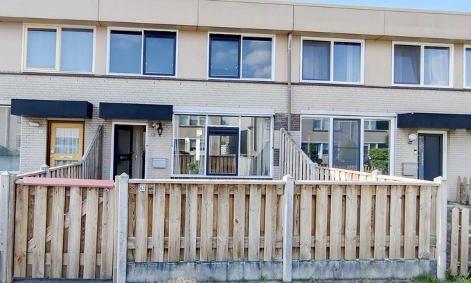 Almere House | Charming Villa Near Amsterdam with Breakfast Included
