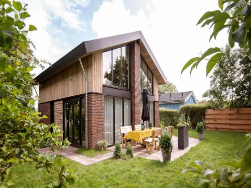 Julianadorp aan zee Villa | Pet-Friendly Keizerskroon 79 with Oceanfront Views