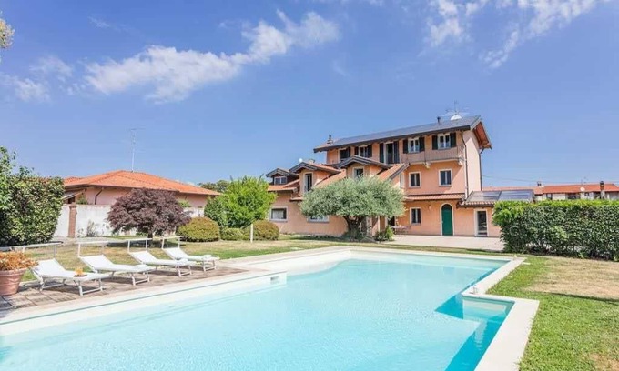 Divignano House | Inviting Villa Near Milan with Private Pool and Breakfast