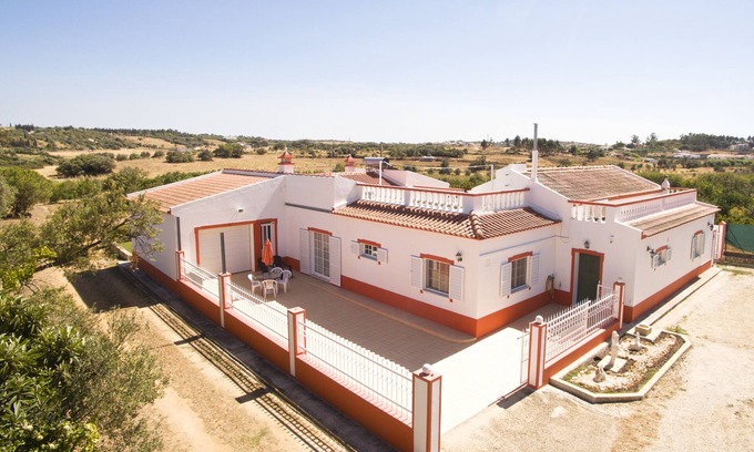 Alfarrobeira Villa | Beachfront Villa with Ocean View & Spa Near Palmares Golf