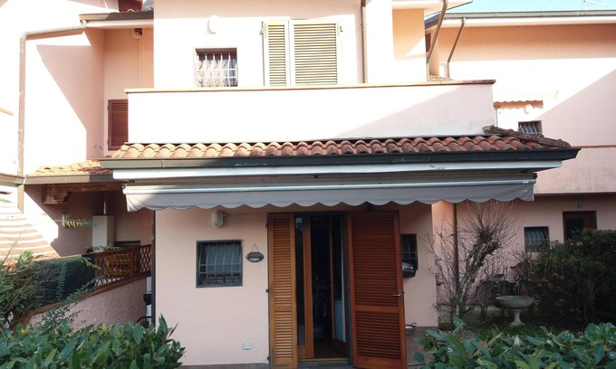 Capanne-Prato-Cinquale Villa | Seaside Villa Retreat in Cinquale Forte dei Marmi
