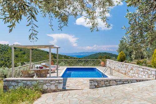 Alikias Villa | Relax at Villa Nektaria: Guest Rated 9.8 with Ocean Views