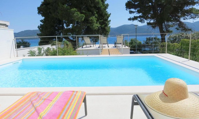 Cove Tri Zala (Zrnovo) Villa | Villa Nelly: Oceanfront Escape with 10/10 Guest Rating