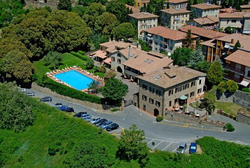 Volterra Hotel | Experience Villa Nencini: Oceanfront Getaway with Pool