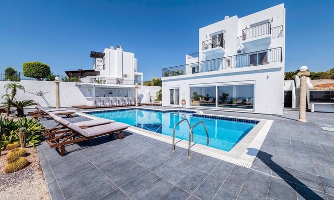 Gennadi Villa | Villa Nepeta: Exquisite Four Bedroom Villa with Ocean View