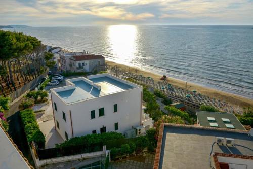 Vico del Gargano Hotel | Villa Nettuno: Experience Pet-Friendly Ocean Views