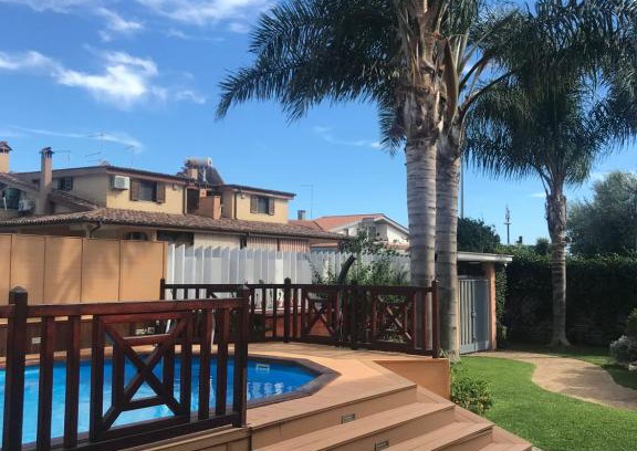 Ladispoli Villa | Villa Nevada: Oceanfront Bliss with Top Guest Ratings