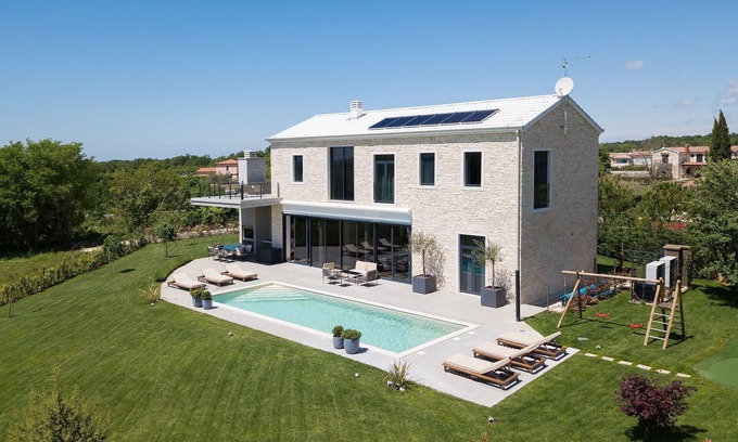 Pazin Villa | Villa New Vintage: Relax by Your Private Pool and Spa