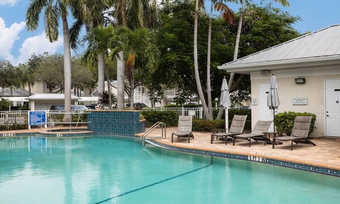 South Bradenton Villa | Beautiful Villa Next to IMG Academy with Pool & Ocean View