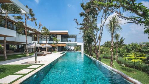 Babakan Villa | Elegant Villa Nica: Oceanfront Retreat with Spa & Pool