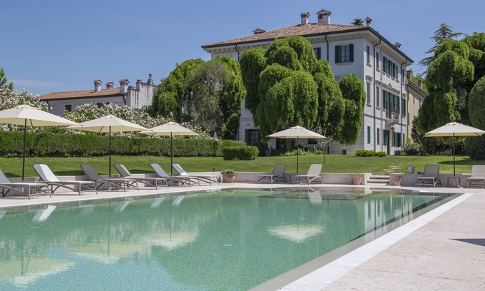Colognola ai Colli Bed & Breakfast | Villa Nichesola: Ocean View Retreat with Private Pool